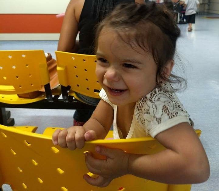 A guerreirinha Duda: mesmo com tantos problemas de saúde, sorri para a vida. Vamos ajudar? - Crédito: Divulgação