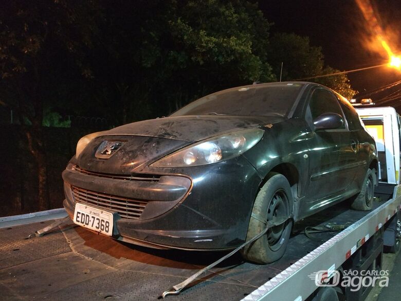 PM encontra carro com queixa de furto em garagem de residência no Cidade Aracy - 