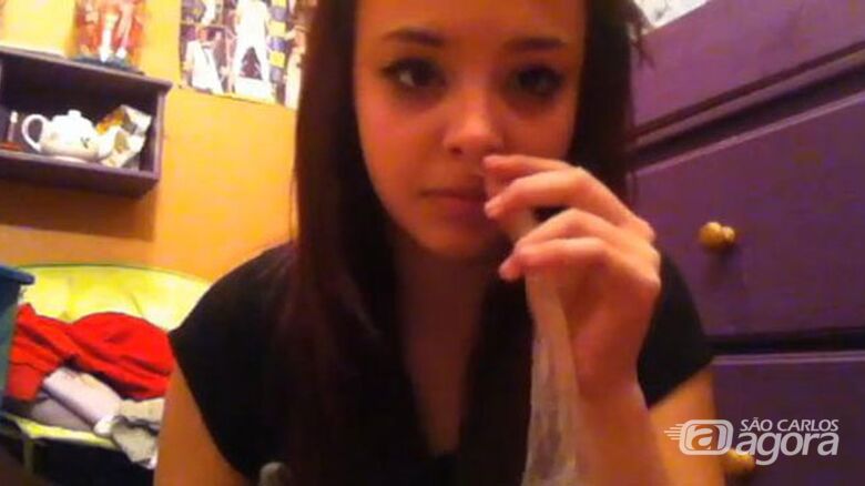 Desafio de 'cheirar' camisinha deixa pais de jovens em alerta -