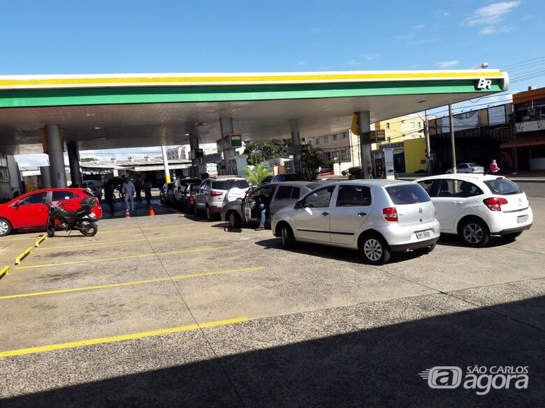 Mais postos começam a abastecer em São Carlos - Crédito: Maycon Maximino