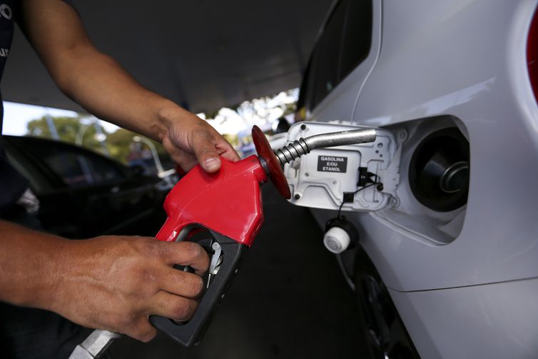 Petrobras anuncia queda nos preços da gasolina e do diesel - 
