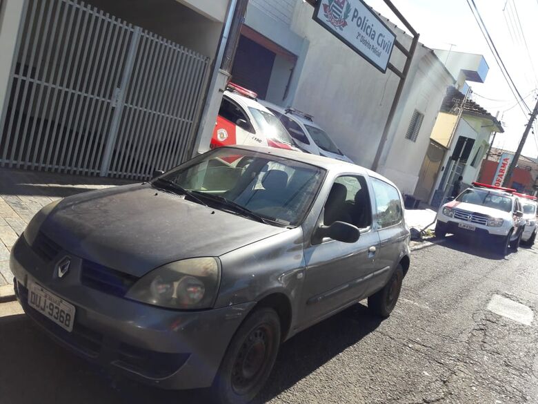 Clio foi furtado durante a madrugada e devolvido ao proprietário - Crédito: Maycon Maximino