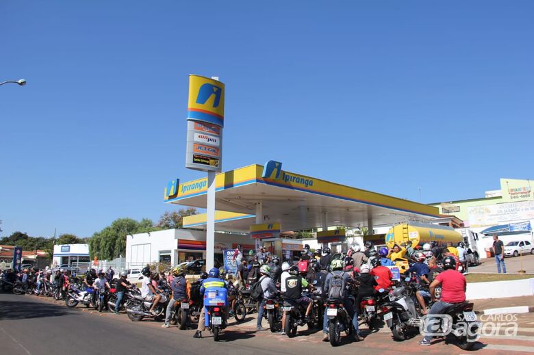 Acaba gasolina de posto na marginal - Crédito: Maycon Maximino