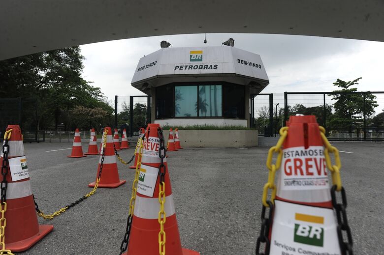 Mesmo com liminar do TST, petroleiros deflagram paralisação hoje - Crédito: Agência Brasil