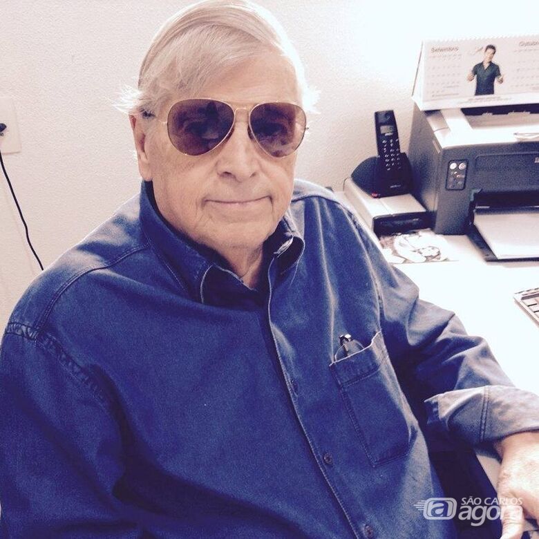 Radialista Antonio Walter que foi atropelado por uma moto segue internado -