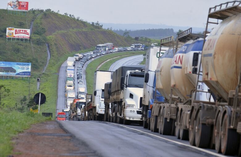 A última vez que os caminhoneiros promoveram protestos em âmbito nacional ocorreu no início de 2015 - Crédito: Agência Brasil