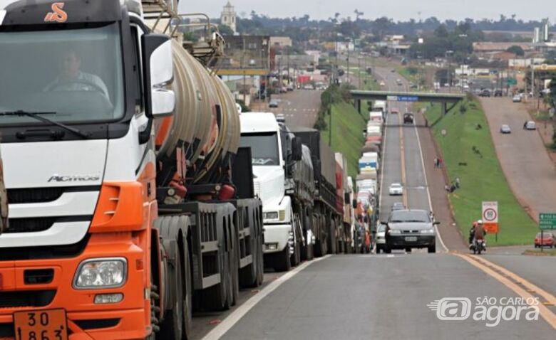 Caminhoneiros iniciam greve nesta segunda; rodovias de S. Paulo foram bloqueadas - Crédito: Fotos Públicas