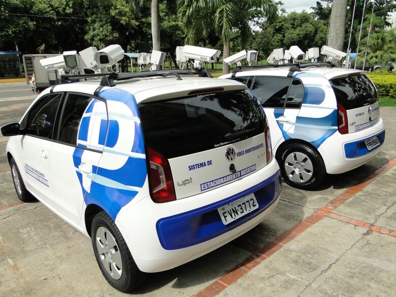 Carro que fiscaliza Área Azul deixa de operar em São Carlos - 
