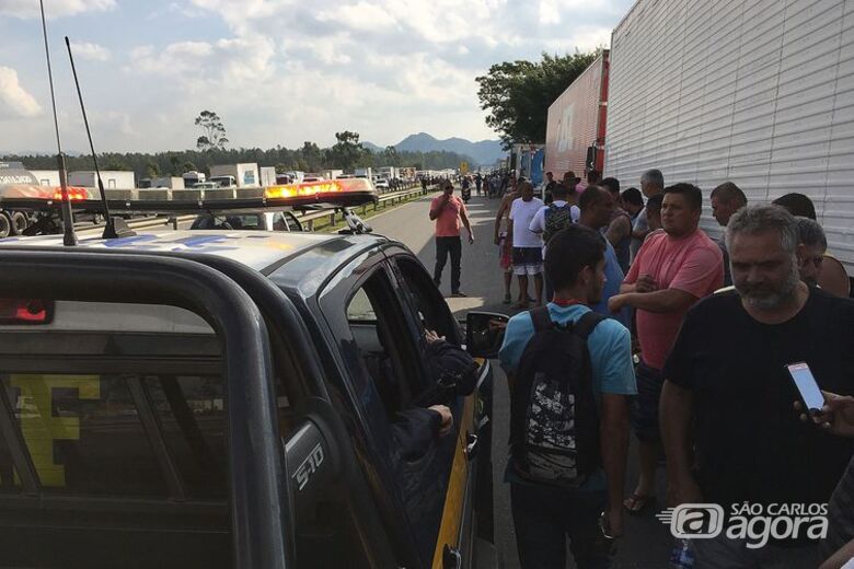 Mesmo com acordo, caminhoneiros mantêm protestos nas rodovias federais - Crédito: Agência Brasil