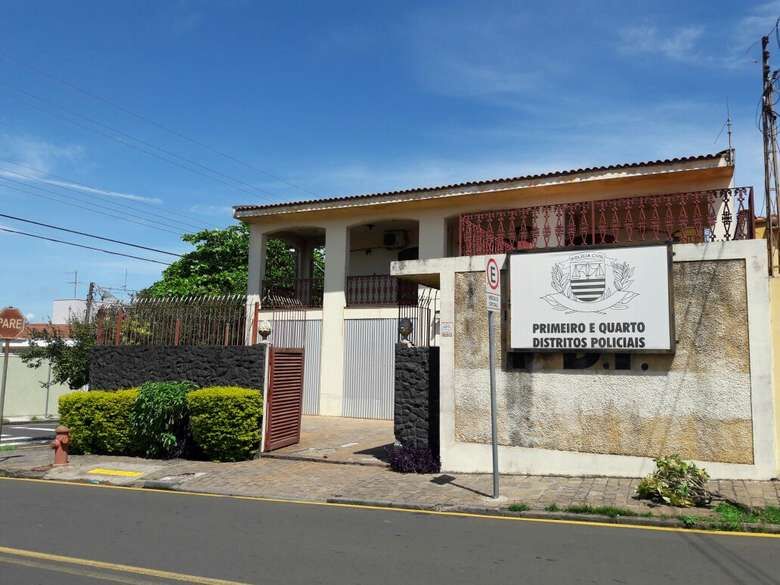 Casal invade imóvel na Monteiro Lobato -