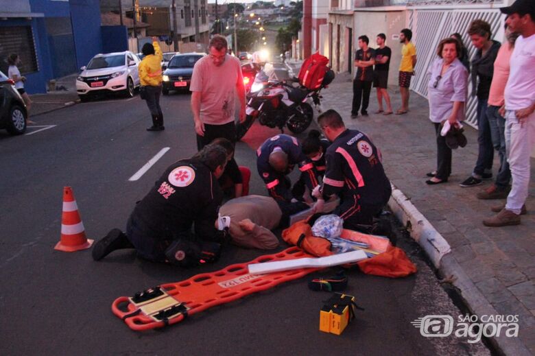 Idoso sofre ferimentos graves após ser atropelado por moto - Crédito: Fotos Maycon Maximino