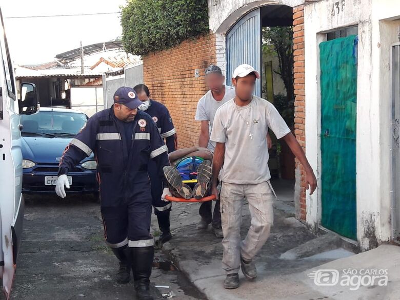 Ajudante de pedreiro sofre queda na Vila Brasília - Crédito: Maycon Maximino