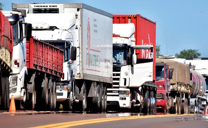 São Carlos adere a greve dos caminhoneiros -
