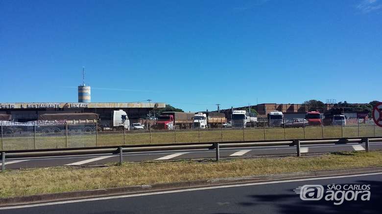 Greve dos caminhoneiros continua em São Carlos e região -