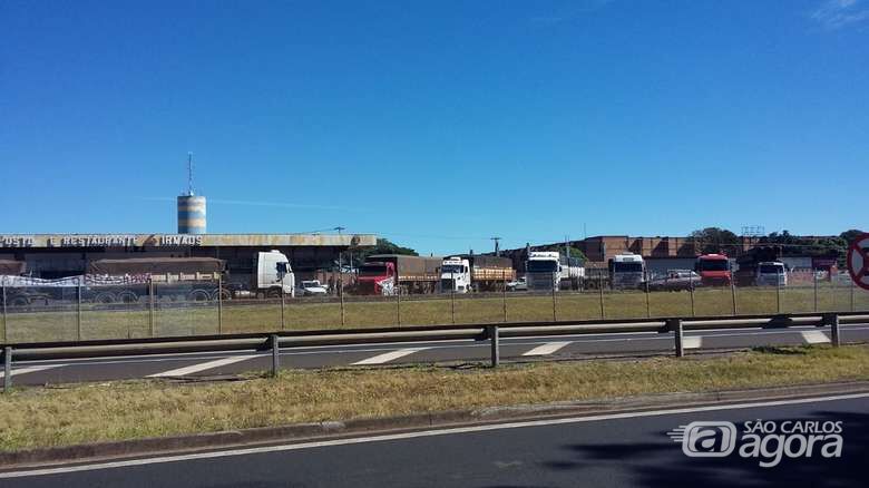 Greve dos caminhoneiros continua em São Carlos e região - 