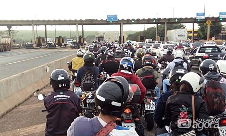 Motociclistas realizam buzinaço contra cobrança de pedágio na região - Crédito: Divulgação