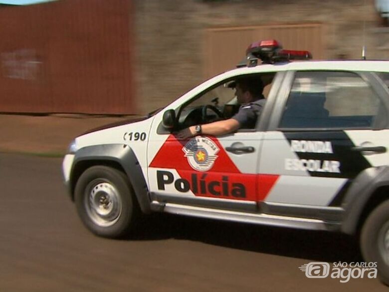 Carro de professor é furtado na esquina da escola Álvaro Guião - 