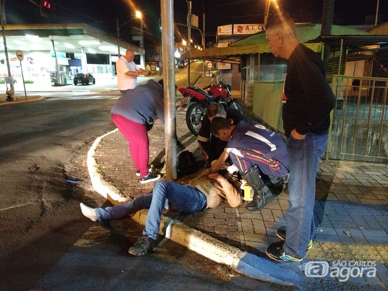 Três pessoas ficam feridas após colisão entre duas motos no Centro - Crédito: Luciano Lopes