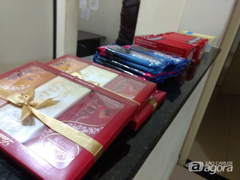 Homem é detido após furtar várias barras de chocolate em hipermercado - Crédito: Luciano Lopes