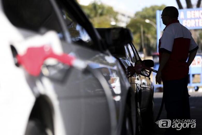 Preço da gasolina cai 0,68% nas refinarias, após duas altas seguidas - Crédito: Agência Brasil