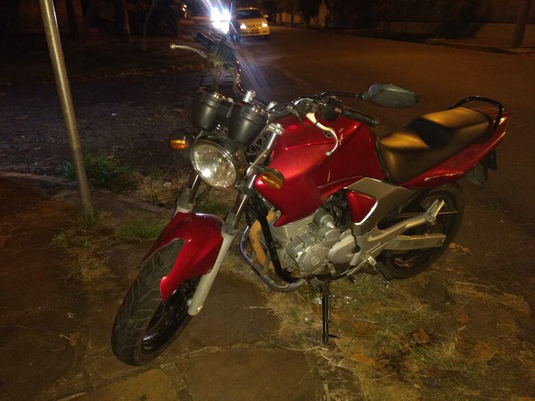 Motociclista fica gravemente ferido após colidir em muro de antigo hotel - Crédito: Luciano Lopes
