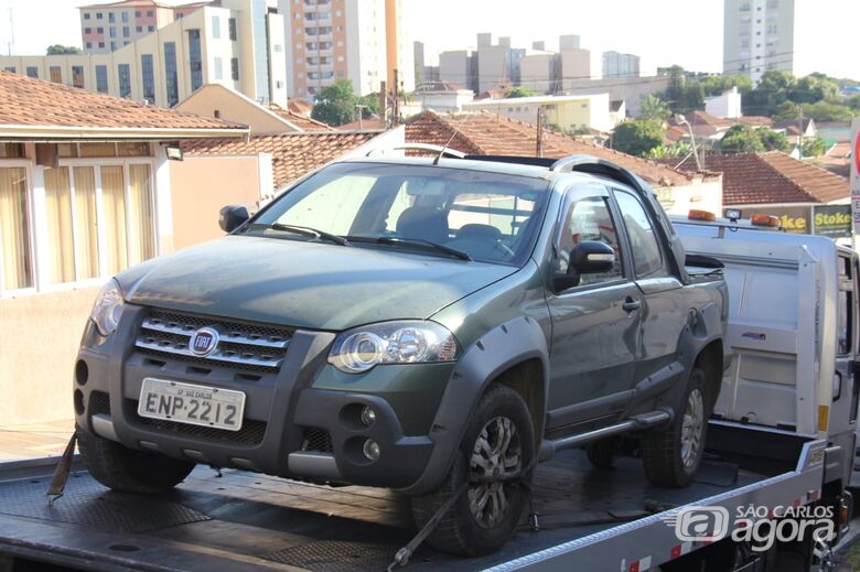 Polícia localiza carro produto de roubo - Crédito: Maycon Maximino