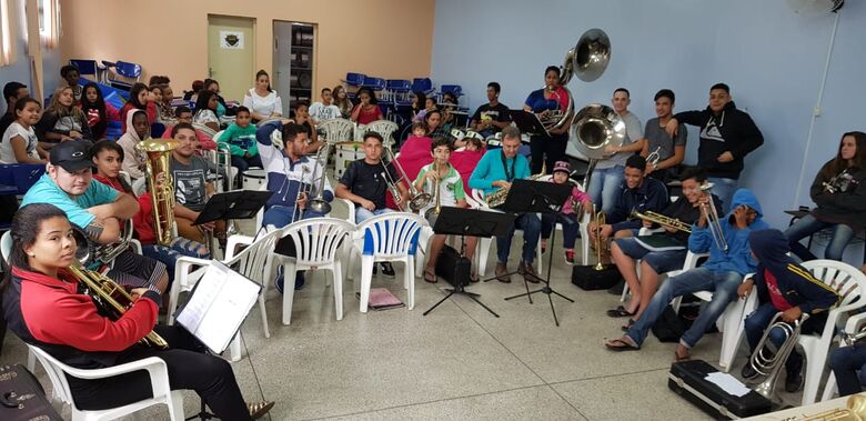 A Banda Marcial de Ibaté conta hoje com cerca 55 alunos - Crédito: Divulgação