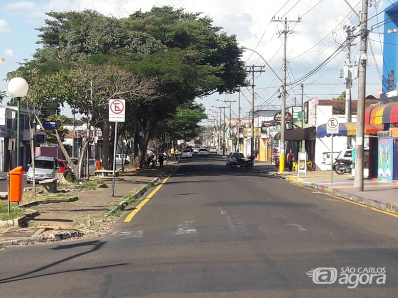 Movimento tranquilo na rua Larga após vitória do Brasil. -