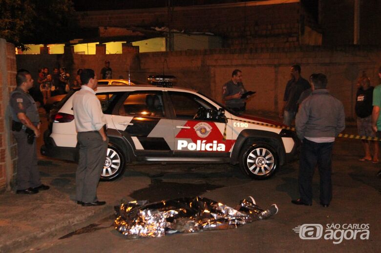 Homem é executado a tiros no Aracy - Crédito: Fotos Maycon Maximino