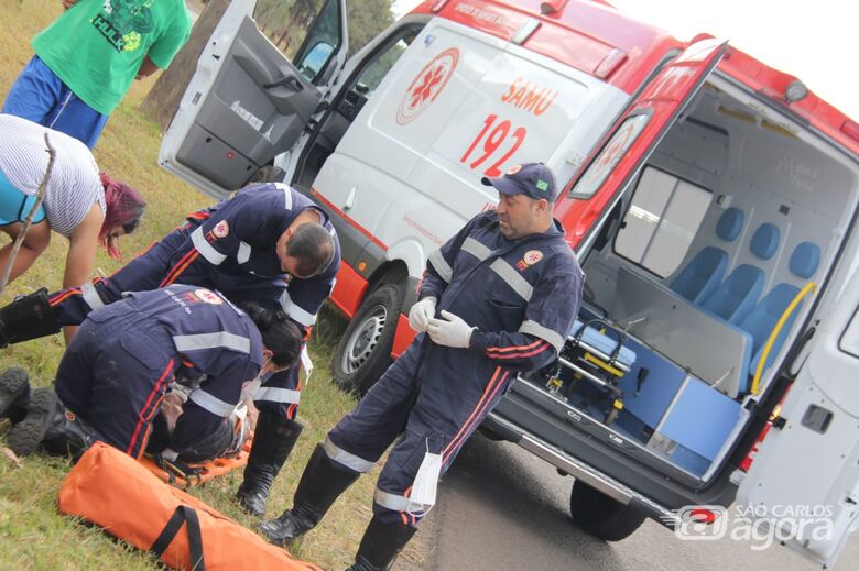 Motociclista sofre fraturas após ser atingido pelo carro da cunhada - Crédito: Maycon Maximino