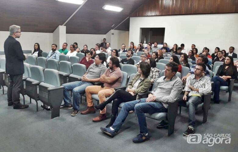 O evento foi conduzido pelo especialista em análise de crédito, Rogério Campos - Crédito: Divulgação