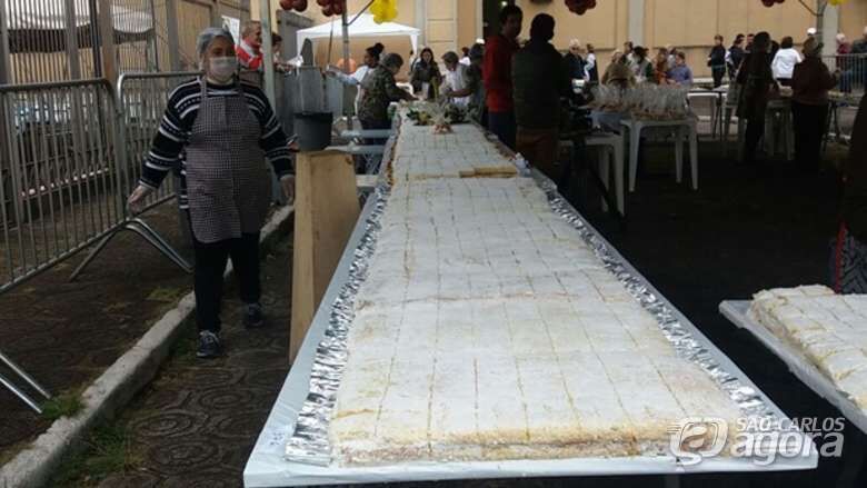 Em 2017, bolo de Santo Antonio também teve 130 metros de comprimento - Crédito: Arquivo/SCA