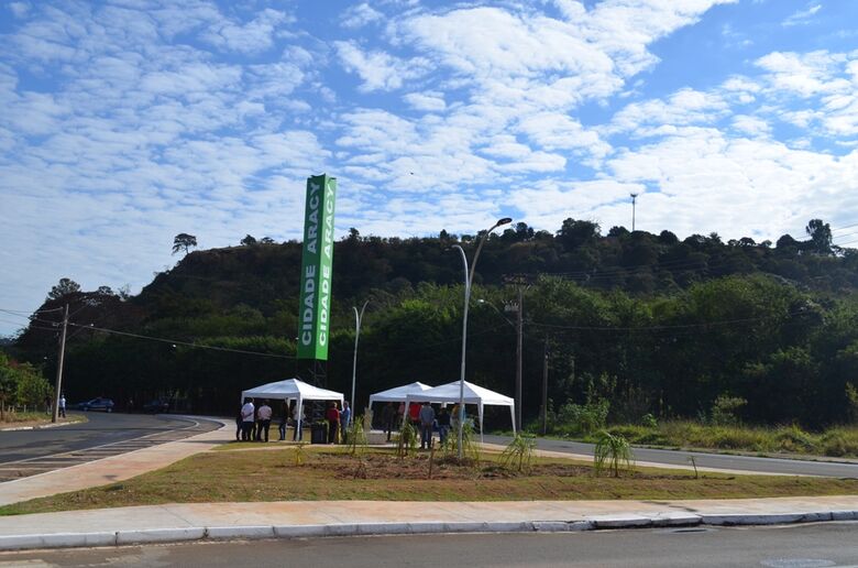 Prefeitura inaugura Praça Rotatória Gervásio Pereira da Piedade no Cidade Aracy -