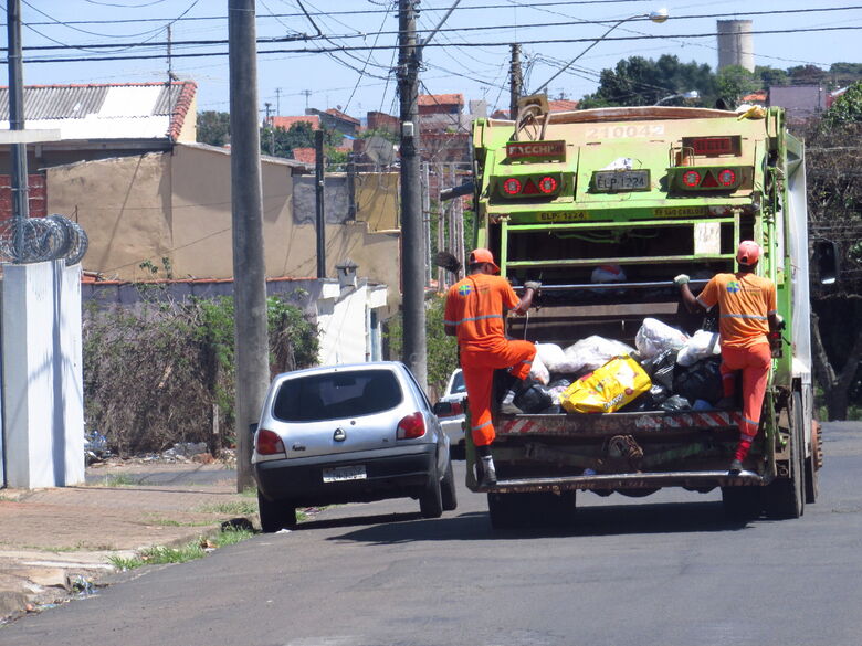 São Carlos Ambiental regulariza coleta de lixo em São Carlos - 