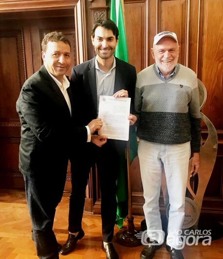 Prefeito assina convênio para o recebimento de recursos para realização dos Jogos Regionais -
