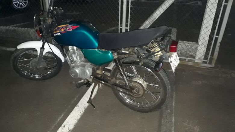 Moto furtada é abandonada no São Carlos 8 - Crédito: Arquivo/SCA