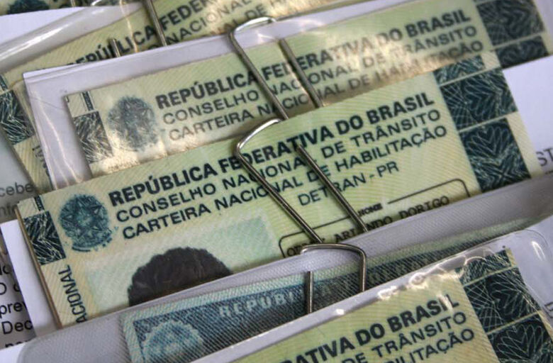 Para ter a carteira de volta, inadimplentes devem regularizar débitos - Crédito: Agência Brasil