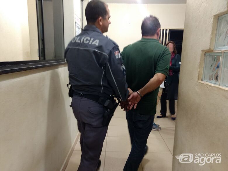 Homem é detido após agredir a filha de seis anos em lanchonete - Crédito: Luciano Lopes
