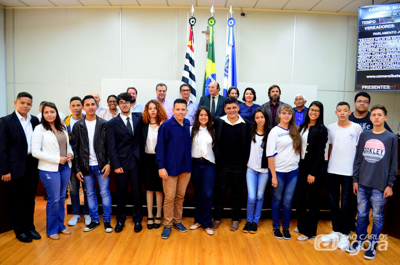 Câmara Municipal dá posse aos jovens do Parlamento Jovem Ibateense - Crédito: Divulgação