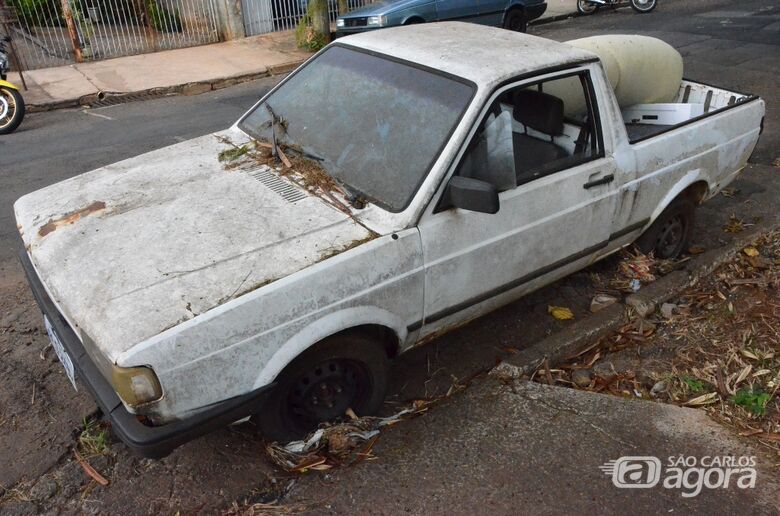 Prefeitura começa a recolher carros abandonados nas ruas de São Carlos - 