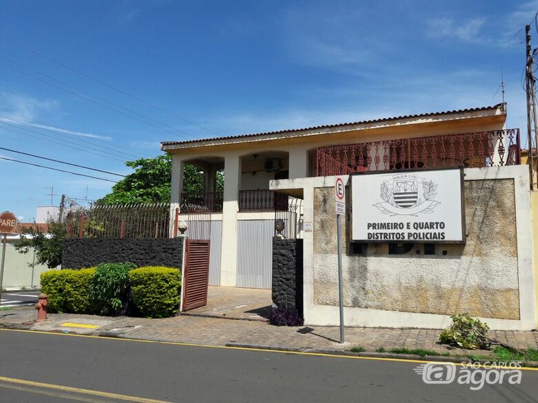 Estudante cospe na cara de vigilante e tenta agredi-lo por ele não permitir que ela entrasse em local proibido com sua moto -