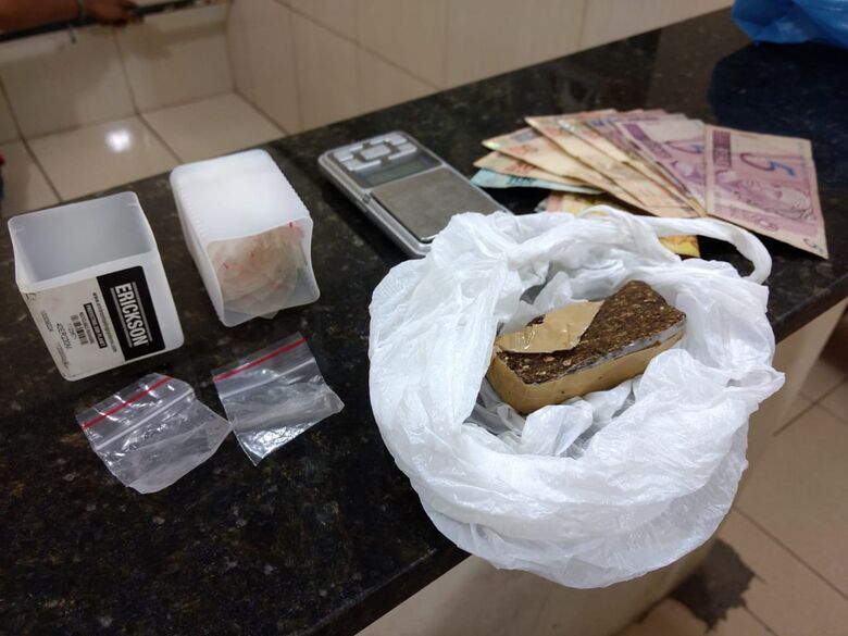 PM apreende drogas em residência no Santa Felícia - Crédito: Luciano Lopes