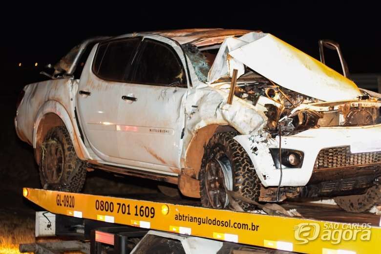Jovem fica ferido após capotar caminhonete na Washington Luís - Crédito: Marco Lúcio