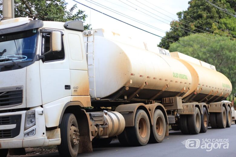 Carreta roubada em Salles de Oliveira é localizada em São Carlos - Crédito: Marco Lúcio