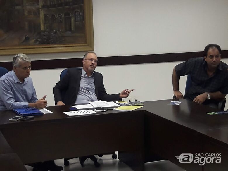 Sérgio Rocha participa de anúncio de cancelamento de multas da área azul - Crédito: Divulgação