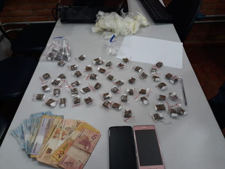 Quatro são detidos com entorpecentes do CDHU - Crédito: Divulgação