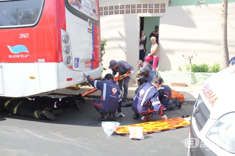 Médicos conseguem salvar braço de homem atropelado por ônibus - Crédito: Maycon Maximino