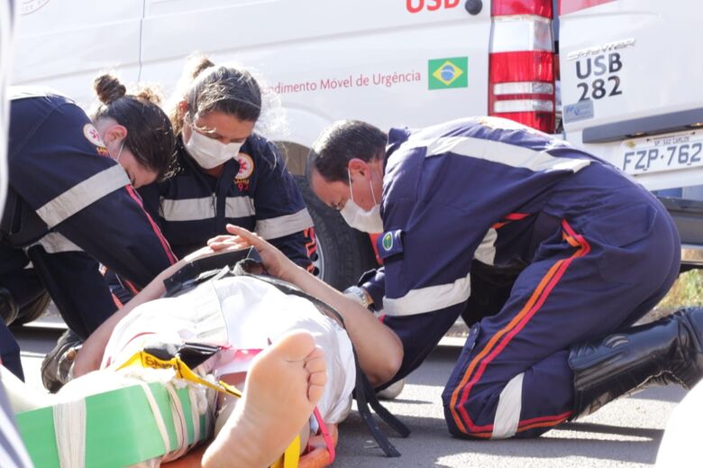 Motociclista sofre fratura exposta após atropelar cão no São Carlos 8 - Crédito: Marco Lúcio