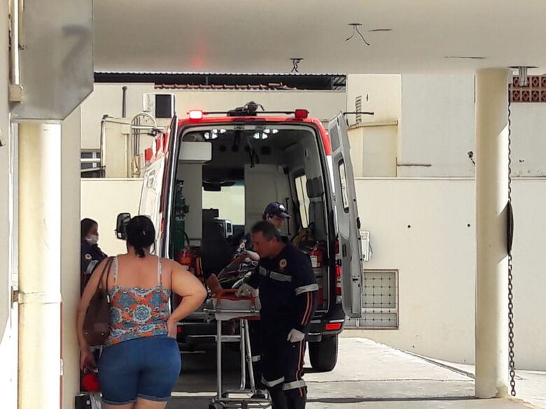 Após ficar trancada, doméstica se joga de sacada e fratura a perna - Crédito: Maycon Maximino