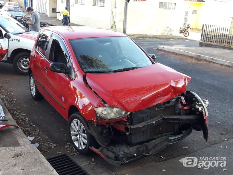 Motorista avança sinal de pare e causa acidente no Centro - Crédito: Maycon Maximino